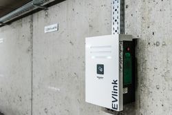 Зарядная станция EVlink PARKING Wall (EVW2S22P04)