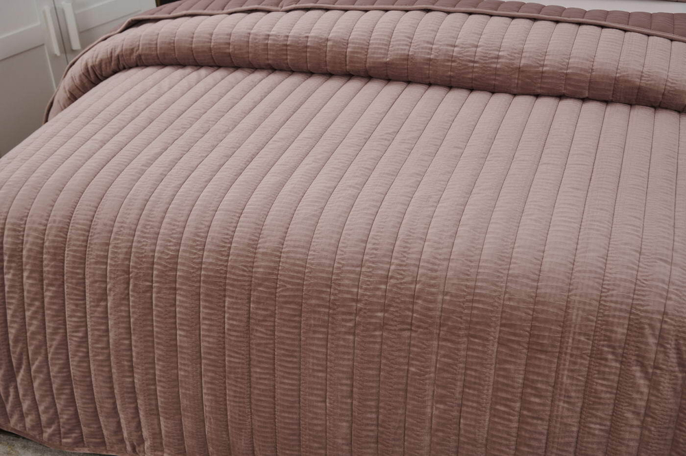 Покрывало 240x260 и 2 наволочки 50х70 Sofi De MarkO Фердинанд коричневое