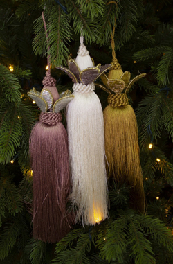 Подвеска 28х5см Noelle Цветок с кистью золотой