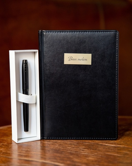 Подарочный набор с гравировкой: Ежедневник недатированный и ручка роллер Parker IM Achromatic Matte Black