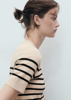 Джемпер из тонкого трикотажа с короткими рукавами