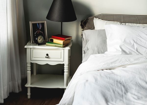 Комод или туалетный столик: что выбрать в спальню? Сравнение функционала и варианты размещения