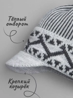 Шапка для мальчика с козырьком на осень