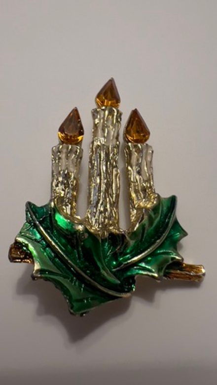 Новогодняя брошь три свечи