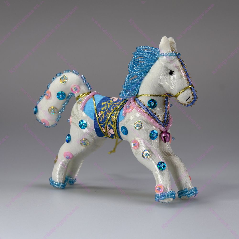 Бисерная ёлочная игрушка Лошадка