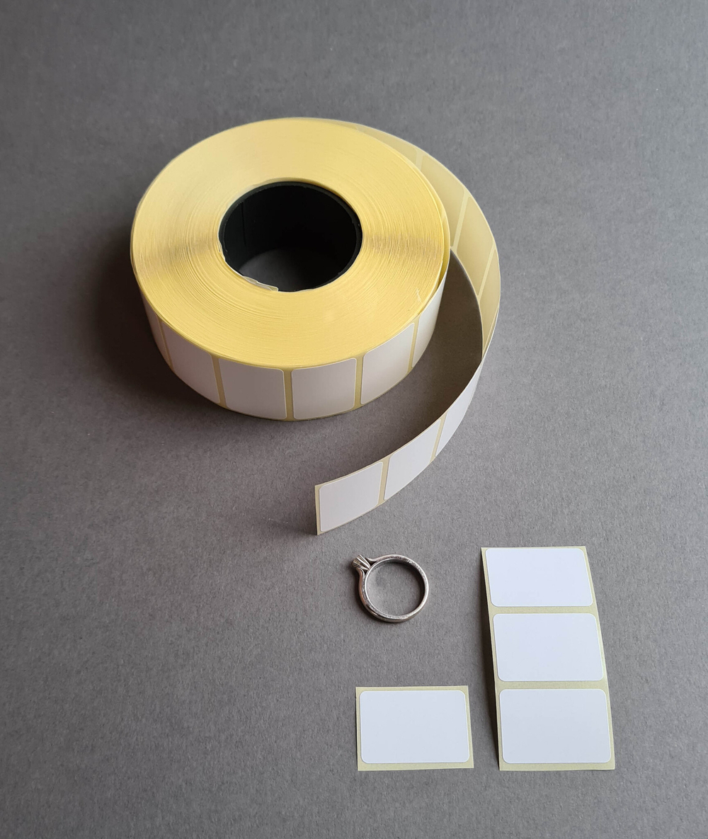 Этикетка 30*20 мм. Полуглянец. 2 000 шт в рул.