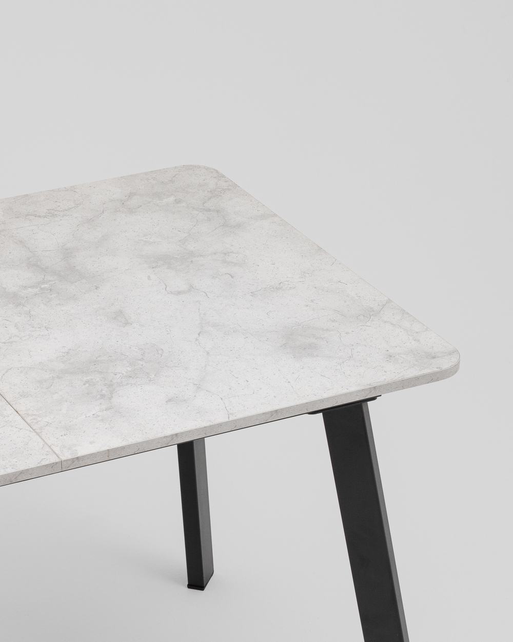 Стол Batu new 120-160/80/76 столешница ЛМДФ ароза светлая подстолье металл черный