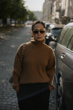 Коричневый шерстяной свитер