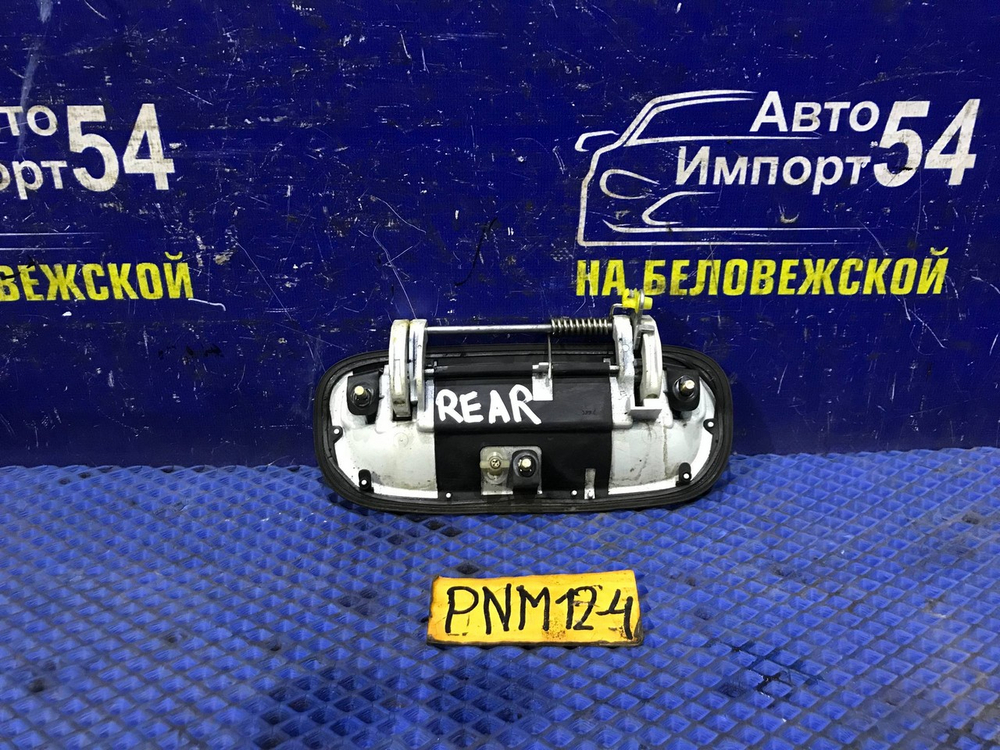 Ручка двери багажника NISSAN LIBERTY 1998