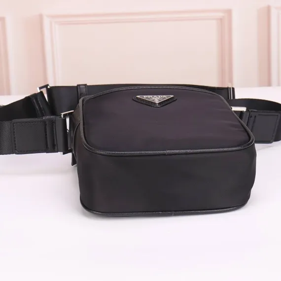 Сумка Prada на плечо из нейлона и сафьяновой кожи, черный