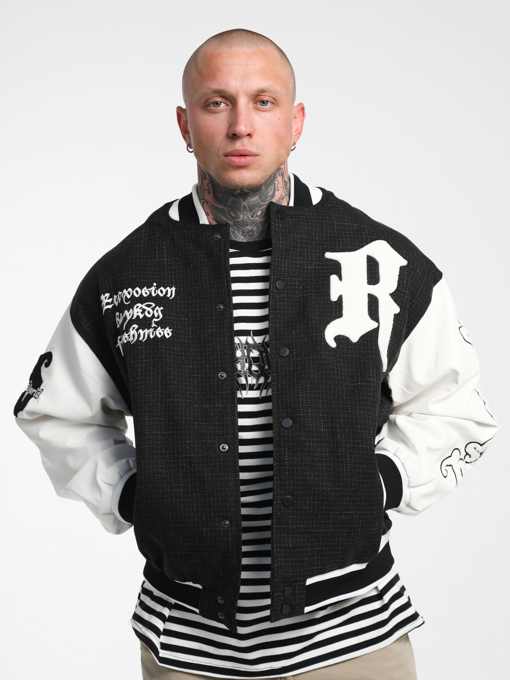 Бомбер с вышивкой R