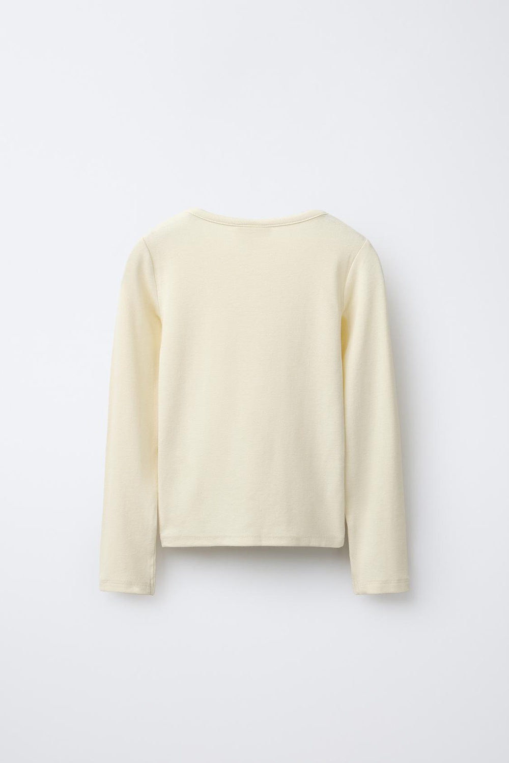 ZARA ОДНОТОННАЯ ФУТБОЛКА С МОДАЛОМ, ЦВЕТ СЛИВОЧНОГО МАСЛА