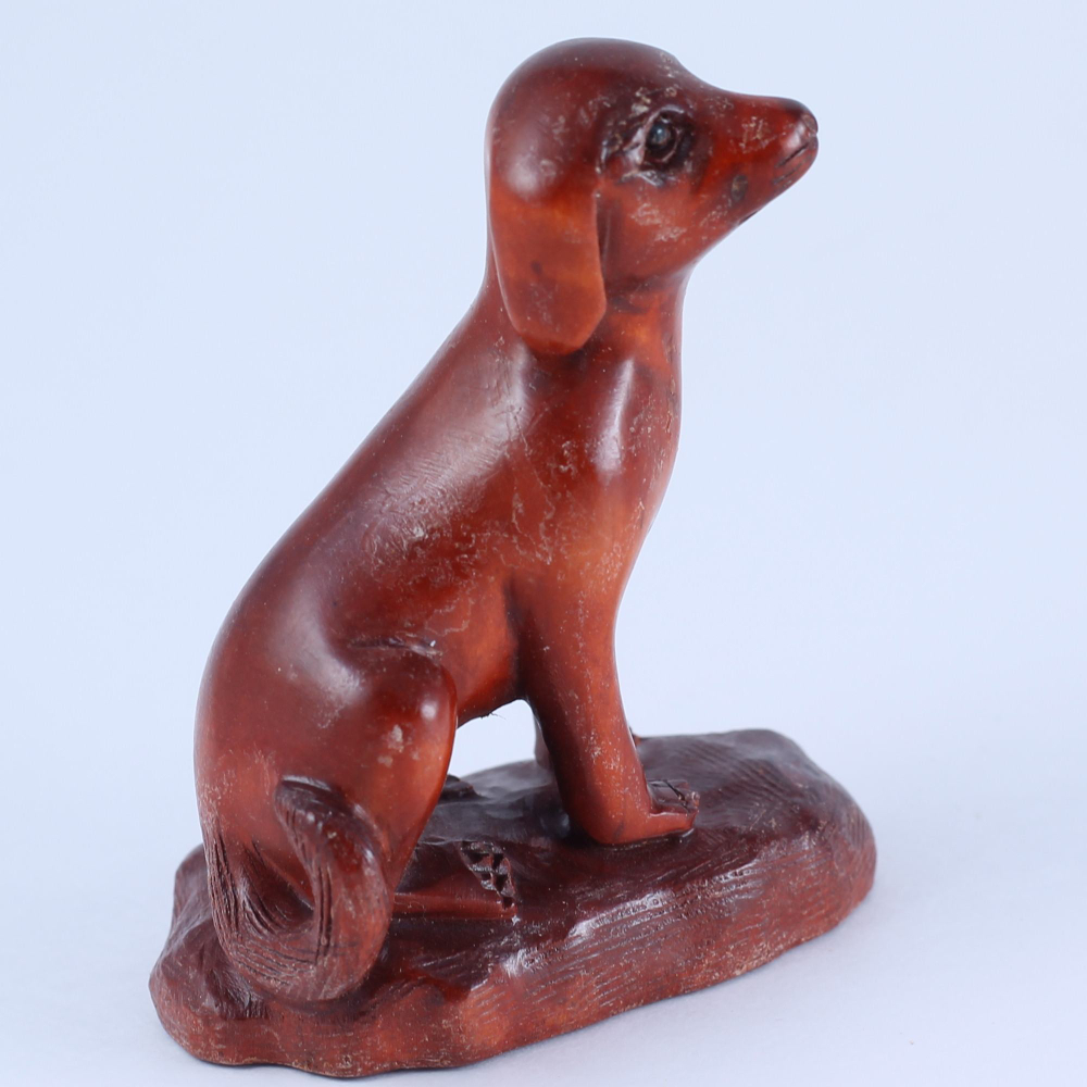 Нэцкэ Собака на подставке