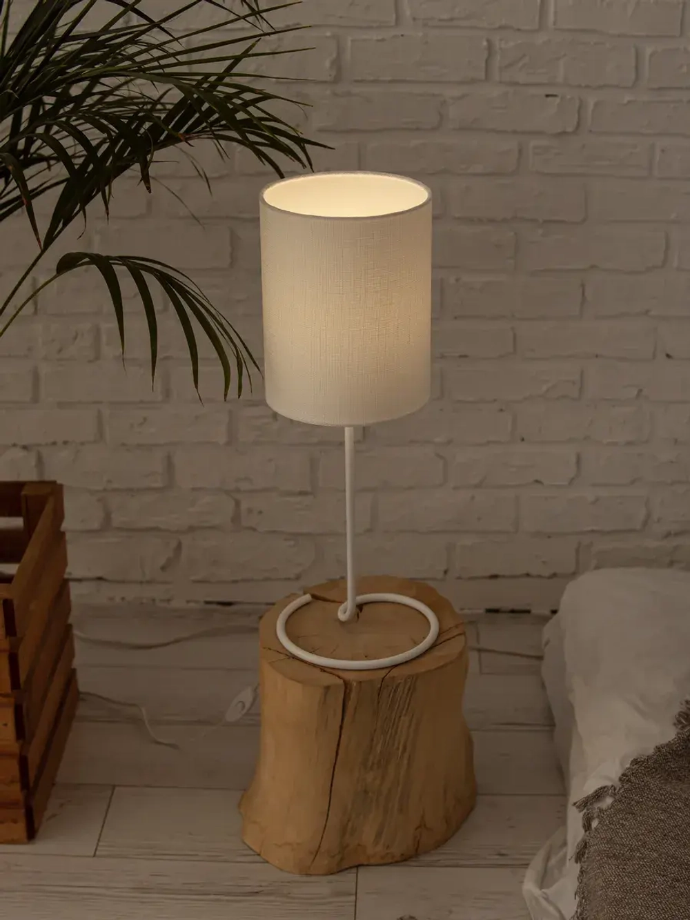 Настольная лампа с абажуром светильник прикроватный