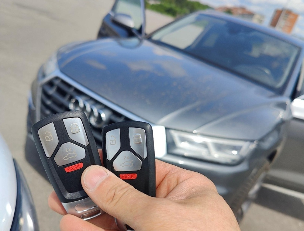 Новый дилерский ключик на Ауди q5 /от