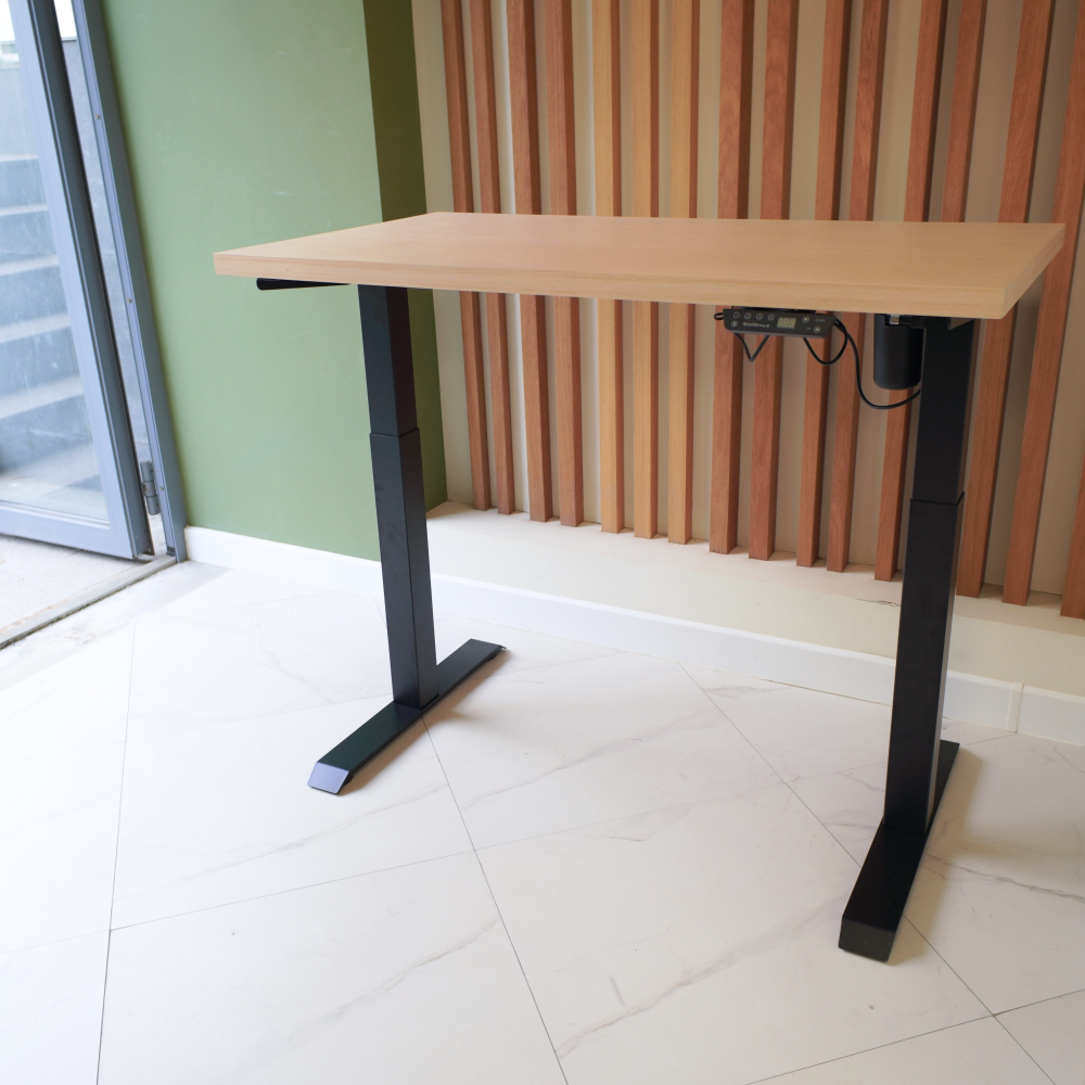 Регулируемый компьютерный стол Motor UP с регулировкой по высоте — столешница МДФ дуб беленый