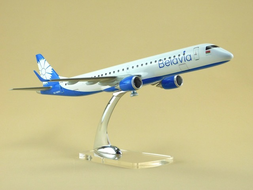 Модель самолета Embraer 195 (М1:100,Belavia)