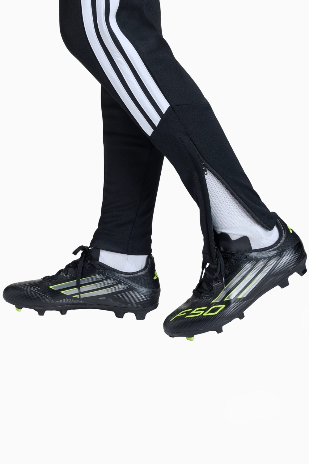 Штаны adidas Tiro 26 League Training Slim Junior - черный