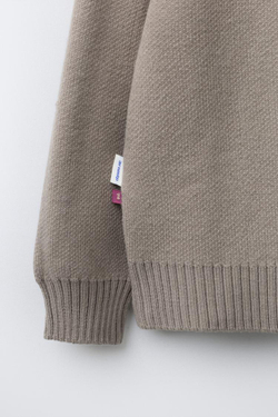 ZARA ВЯЗАНЫЙ ДЖЕМПЕР С ТЕКСТОВЫМ ПРИНТОМ, ПЕСОЧНЫЙ