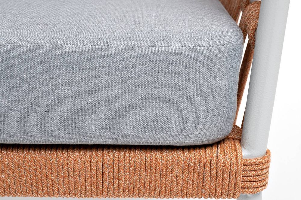 "Диего" кресло плетеное из роупа, каркас алюминий светло-серый (RAL7035) муар, роуп оранжевый меланж круглый, ткань светло-серая
