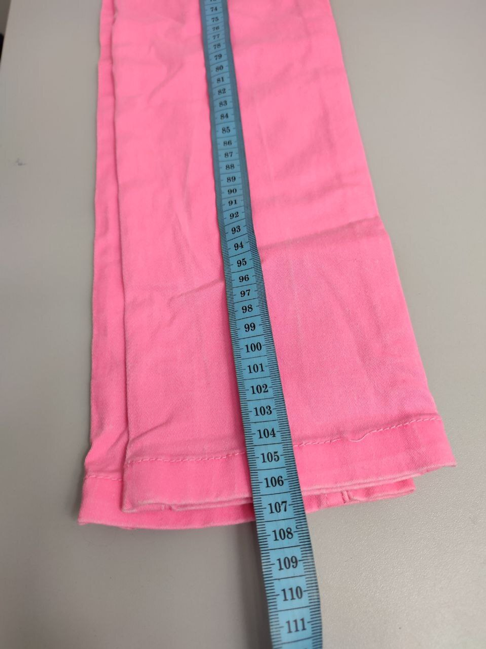 Джинсы  Only яркого цвета 40 размер