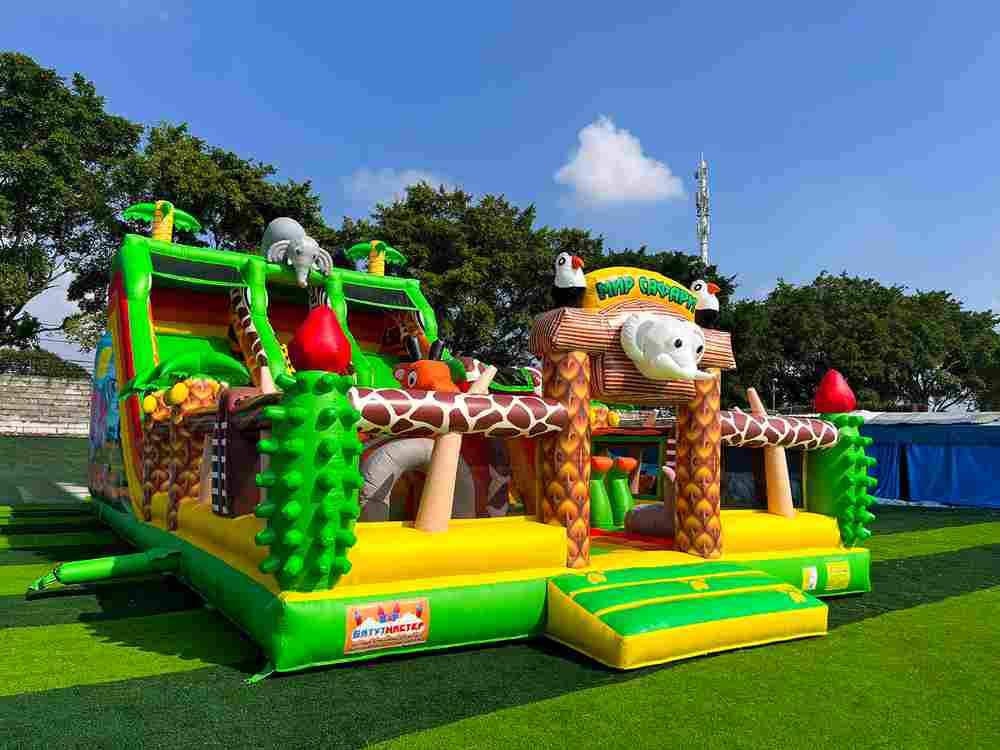 Коммерческий надувной батут «Мир Сафари 2», 14*7*7,5 м.