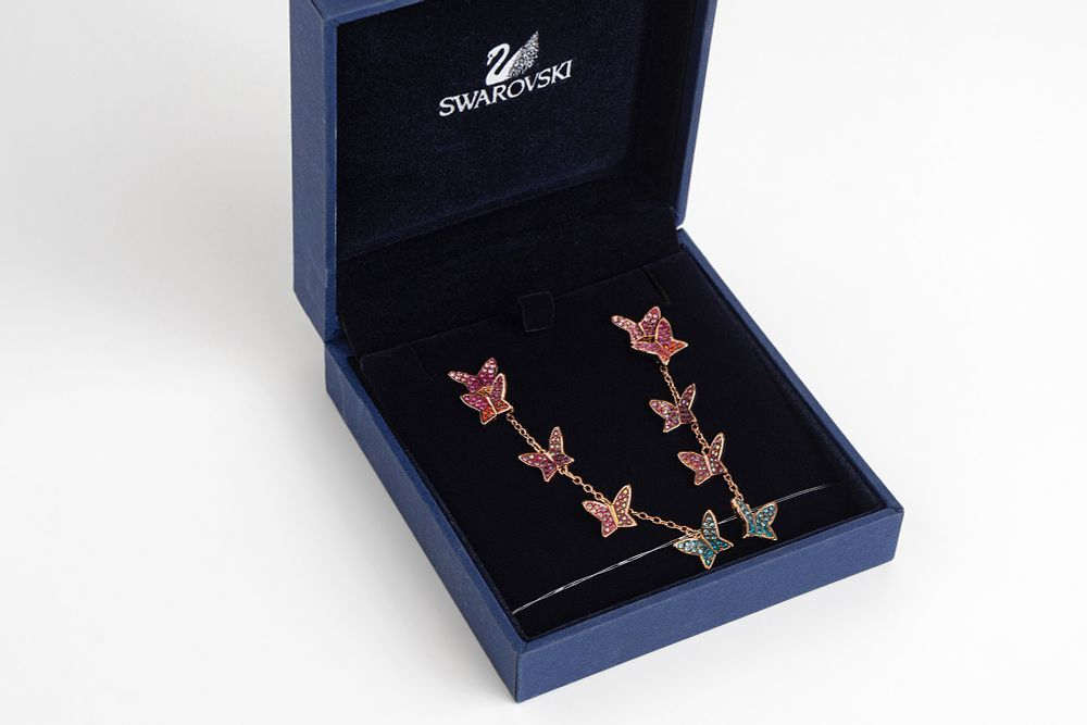 Серьги-пусеты с подвесками в виде бабочек