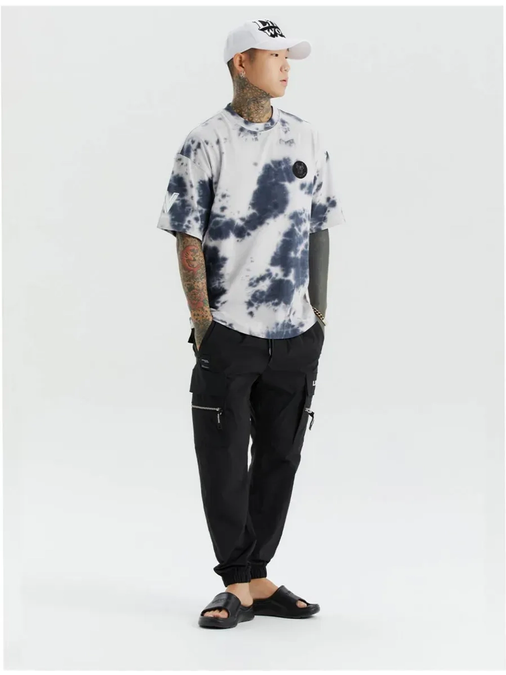 Брюки джоггеры с карманами на молнии