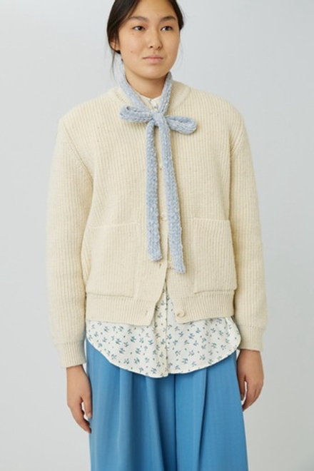 Шарфик из плюшевой пряжи серого цвета