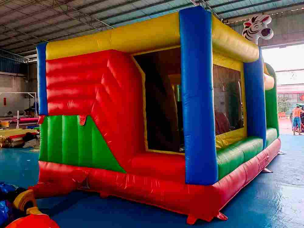 Коммерческий надувной батут "Законы джунглей", 6x4x3.8 м