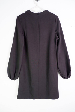 Платье Nao Me лаконичное, визуально на 40 размер