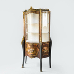 Витрина в дворцовом стиле