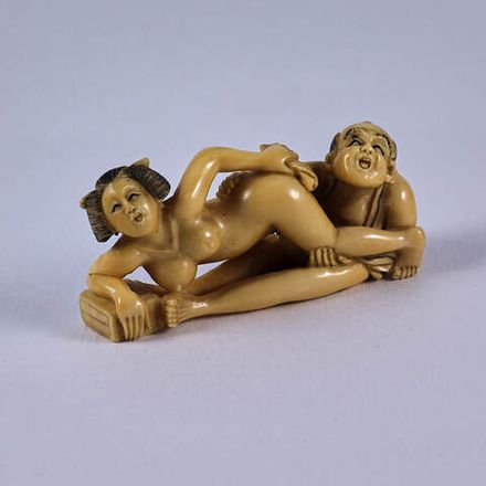 Эротическая статуэтка нэцкэ Наездница в халате