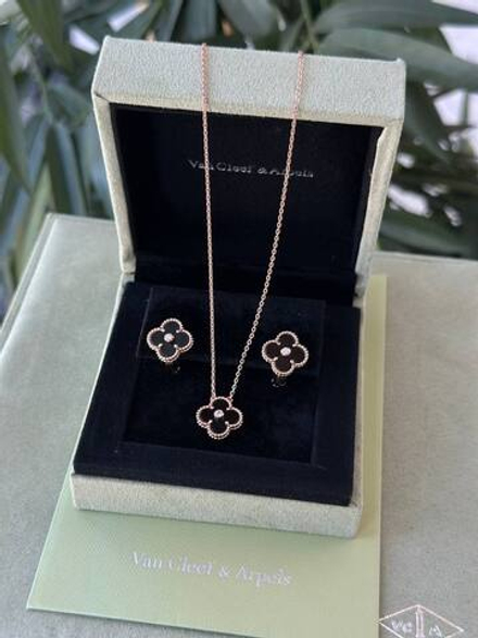 Серьги Van Cleef & Arpels