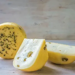 Сыр твердый «Качотта» с лисичками / 150 гр