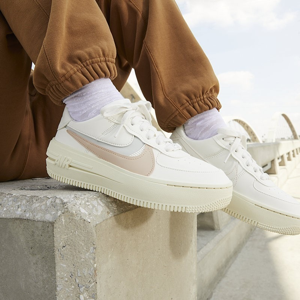 Кроссовки женские NIKE W AIR FORCE 1 PLT.AF.ORM