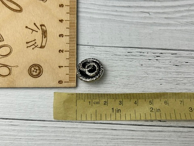 Пуговица GG черная 18мм стразы