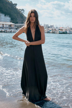 ZARA АТЛАСНОЕ ПЛАТЬЕ МИДИ С ВОРОТНИКОМ ХАЛТЕР, ЧЕРНЫЙ
