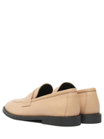 Женские кожаные бежевые лоферы