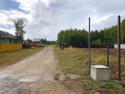 На Изумрудной аллее монтируется уличное освещение