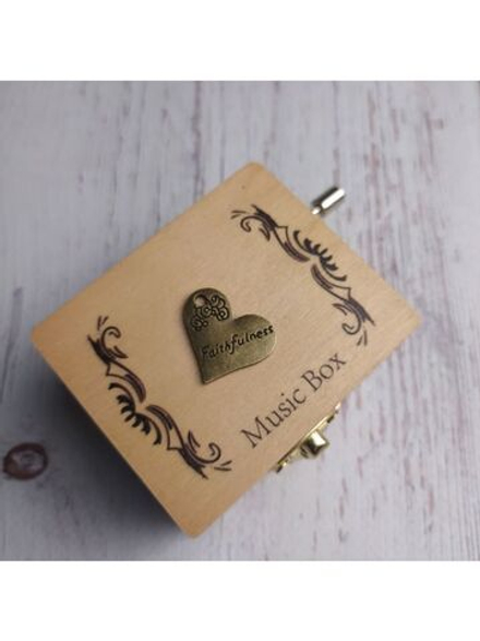 Музыкальная деревянная шкатулка "Сердечко"