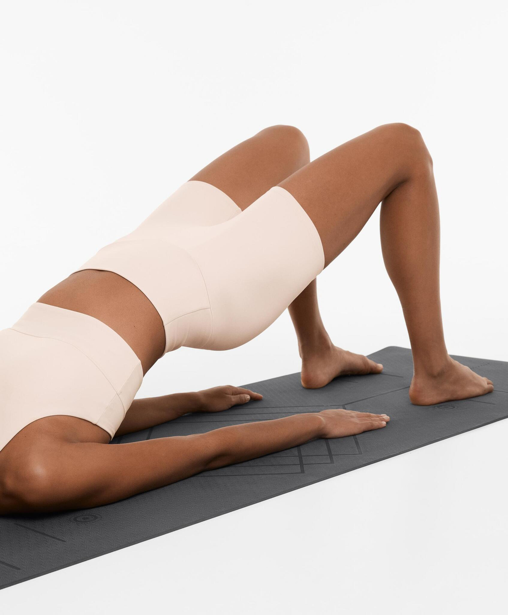 OYSHO Облегающие шорты Comfortlux с высокой посадкой длиной 10 см, светлый серо-коричневый