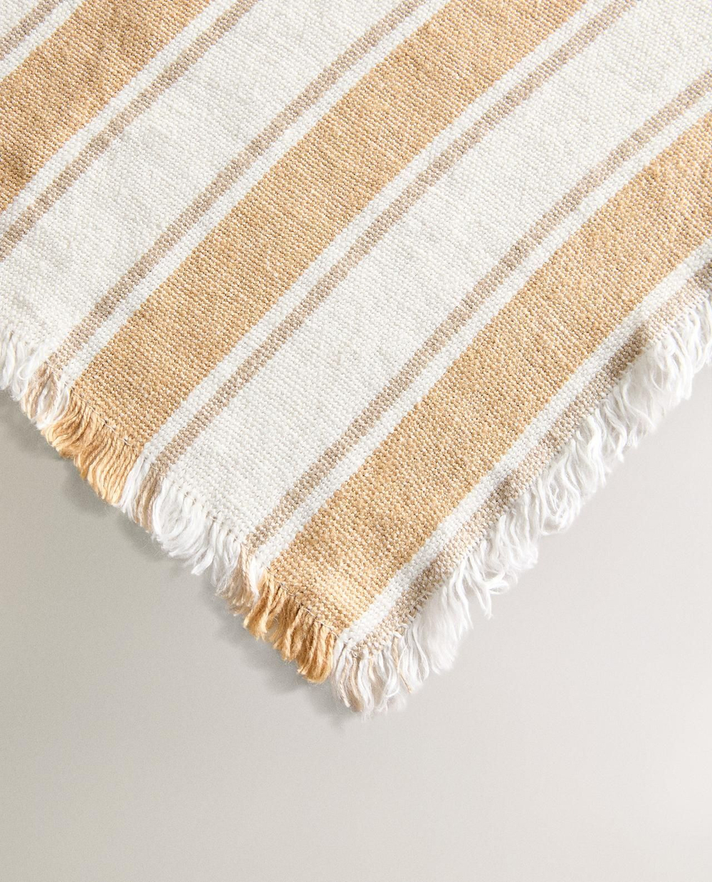 Zara Home - Льняное одеяло с полосками на подоле, горчичный, 140x190 см