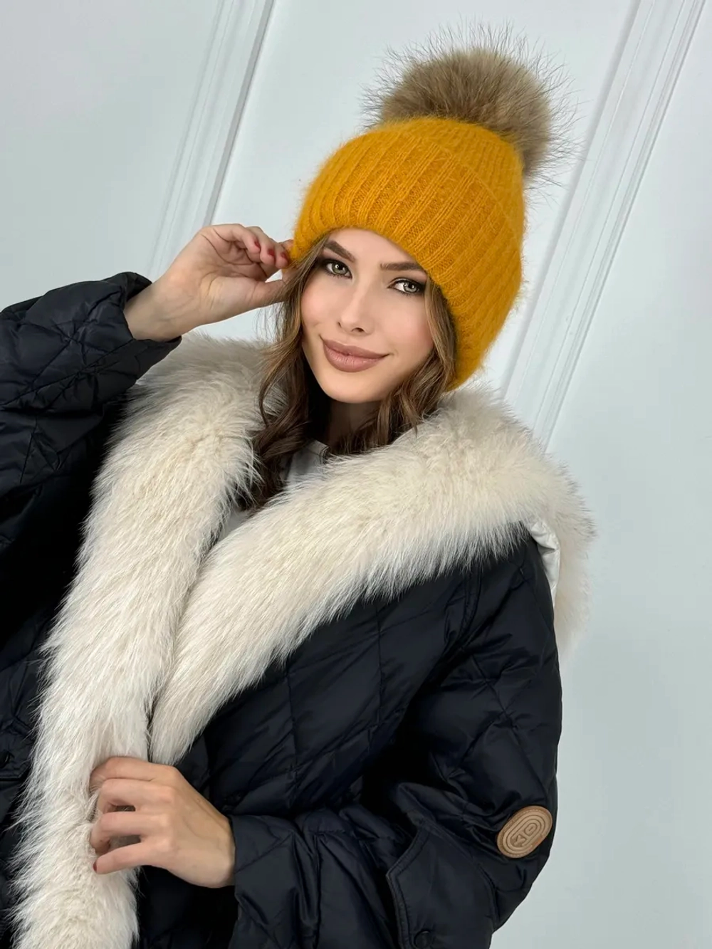 шапка ангора с меховым помпоном зимняя пушистая стильная