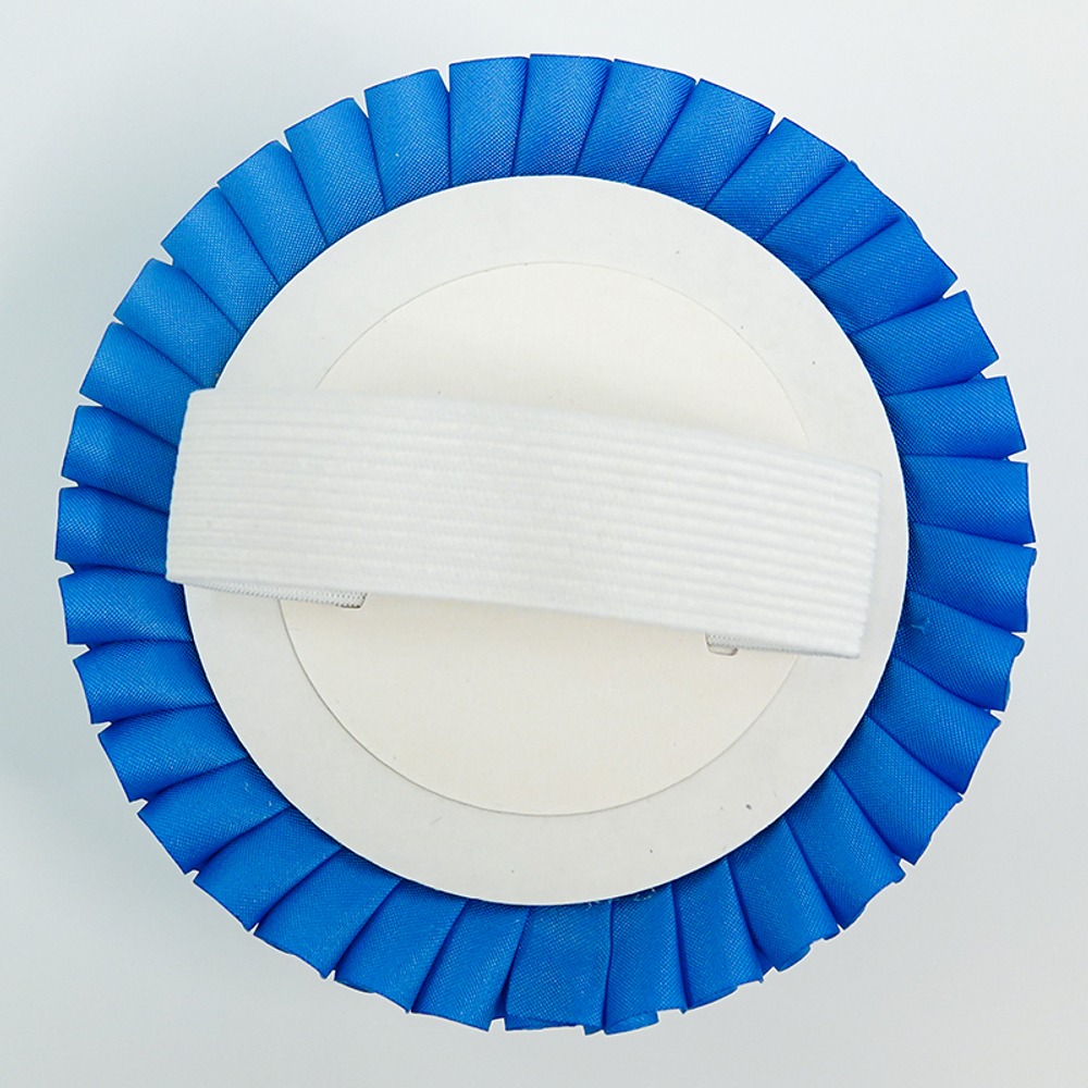 Номер участника, крепление в ассортименте. Диаметр 115 мм. с плиссе. Цвет номера и плиссировки ГЖЕЛЬ-СИНИЙ.