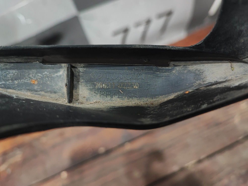 Брызговик передний правый Toyota Corolla (E210) 18-нв Б/У Оригинал 7662102230