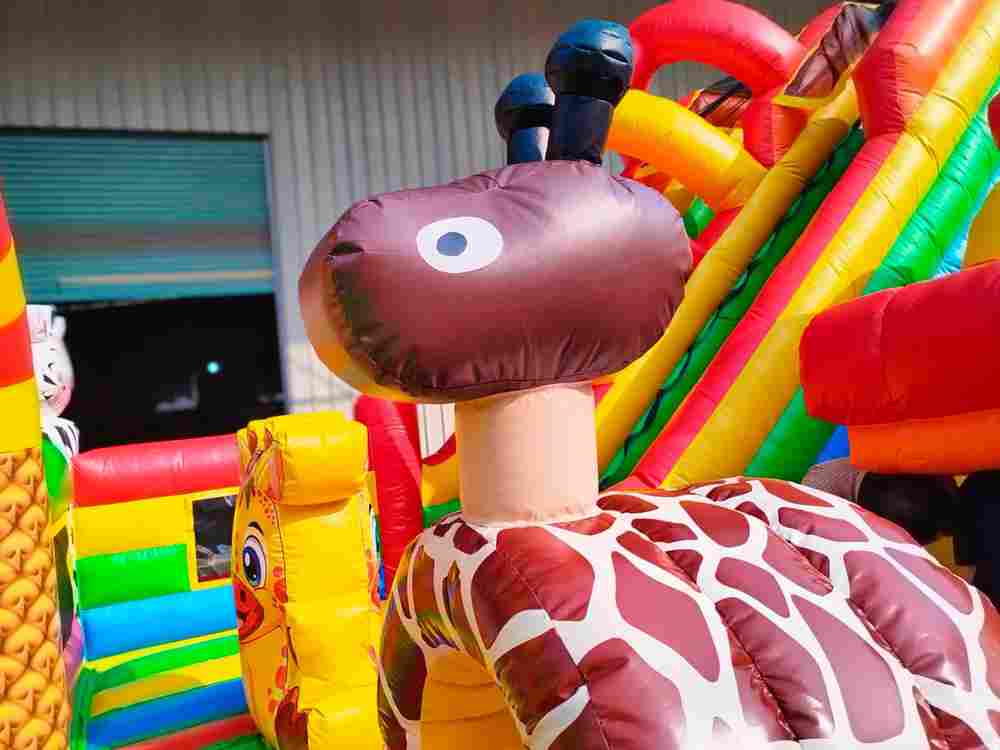 Коммерческий надувной батут «Мульти-сафари-утка» 7*6,5*5 м