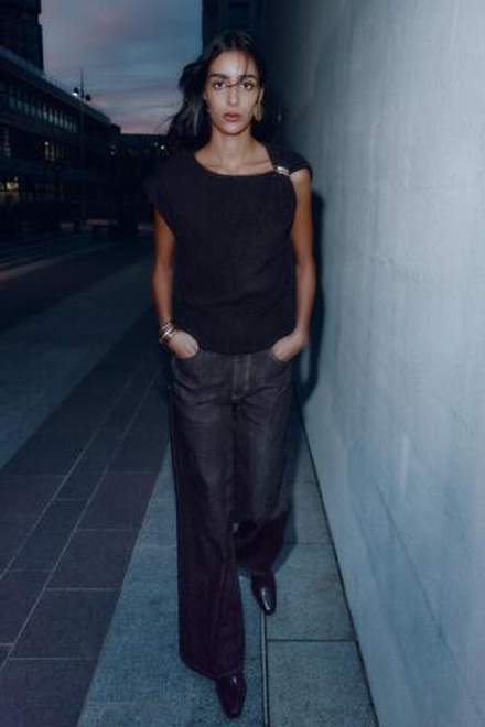 ZARA ТОП С БРОШЬЮ И РУКАВАМИ «КРЫЛЫШКО», ЧЕРНЫЙ