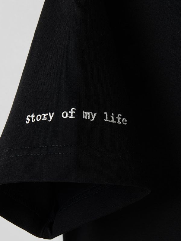 Футболка укороченная из плотного трикотажа 