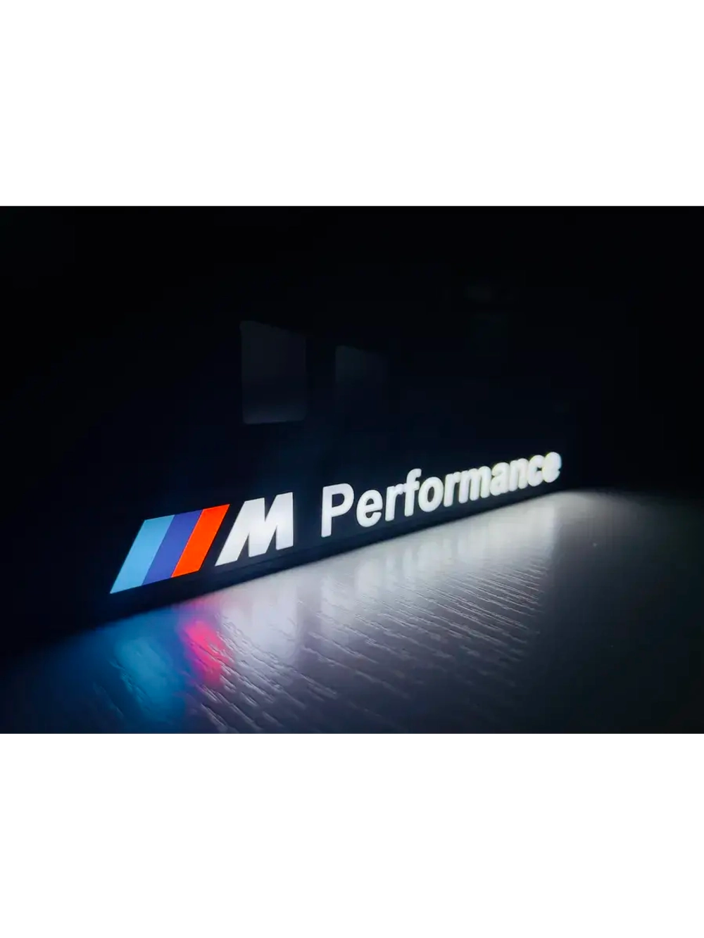 Рамка для номера с подсветкой. BMW Performance с права